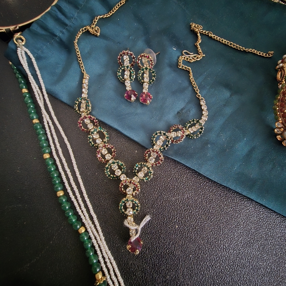 Elegant Gold and Green Jewelry Set